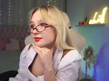 laurawifeness's Thumb Image